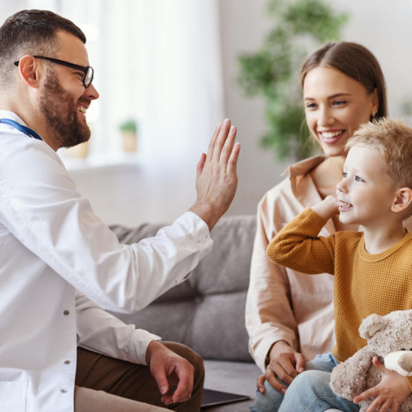 Family-doctor-pediatrician-banner